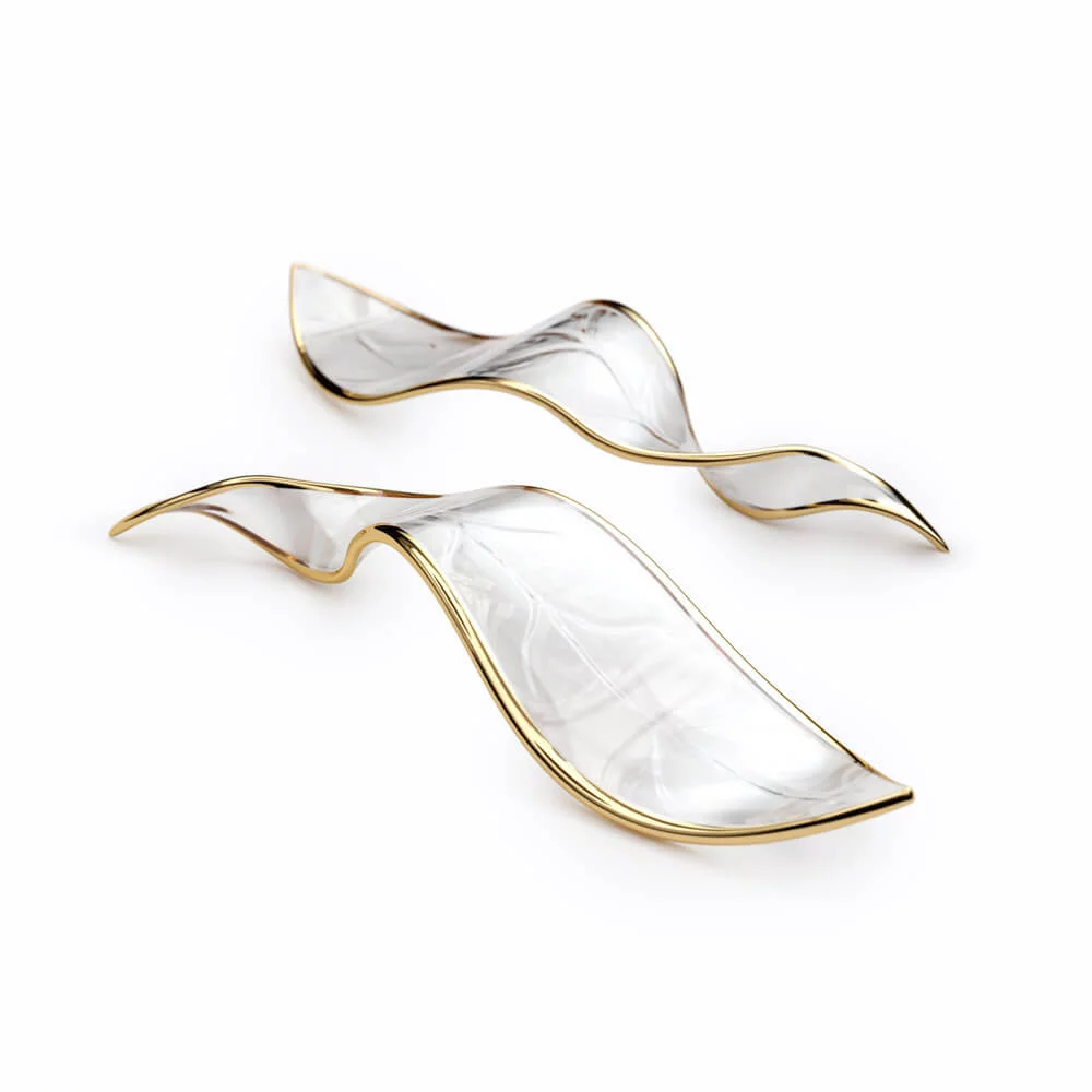 02-Crystal-with-Pearl-Mist-and-Gilded-Edge