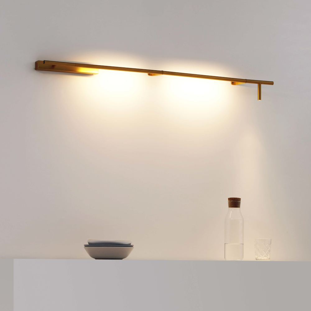 Настенное бра Kern в современном интерьере с тёплым освещением